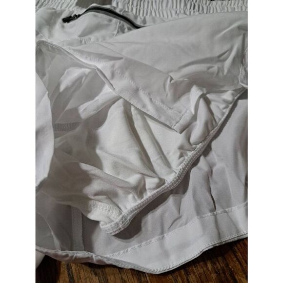 New Small  Fabletics Bright White and Black Breathe Run Shorts with Built in Pan - Picture 11 of 12